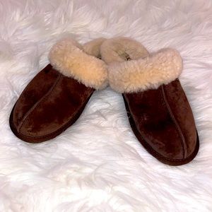 UGG - Women’s Slippers - Size 9